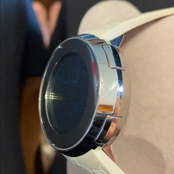 Gucci digital watch from the I-Gucci Collection - Picture 13 of 15